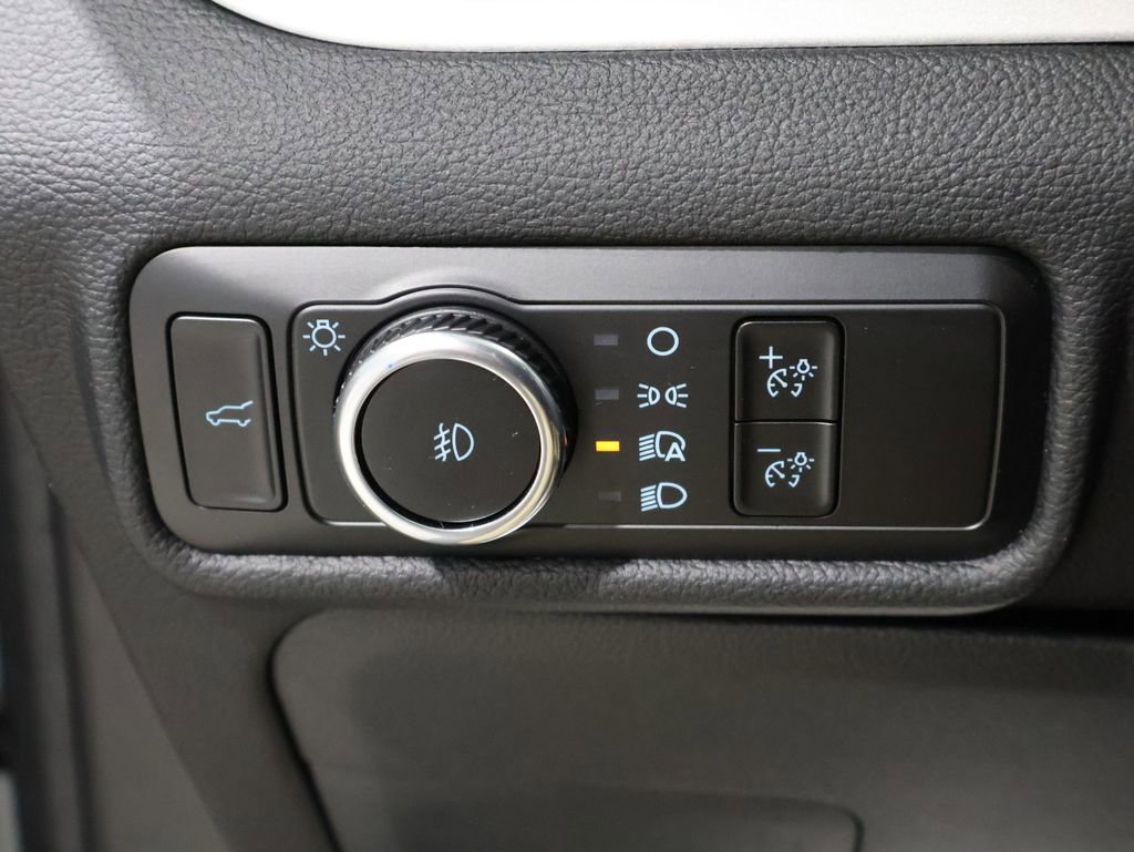 Used 2024 Ford Explorer XLT w/ Equipment Group 202A image 33