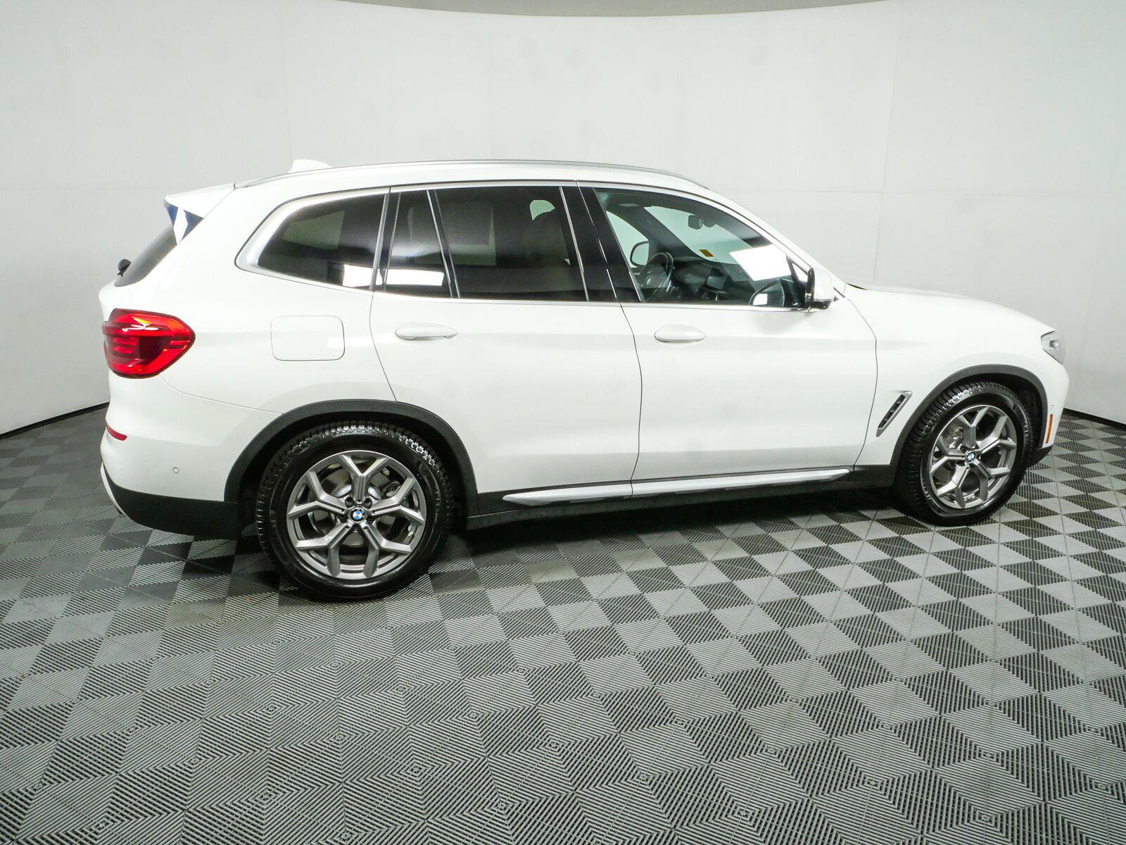 Used 2021 BMW X3 xDrive30e w/ Premium Package AWD/4WD image 2