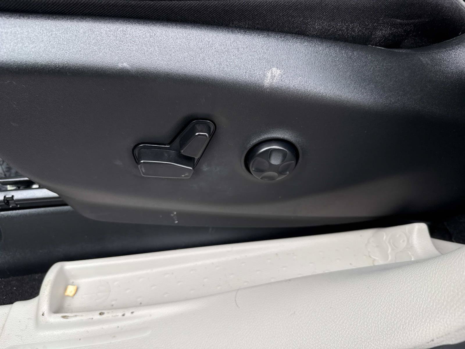 Used 2024 Chrysler Pacifica Limited FWD image 20