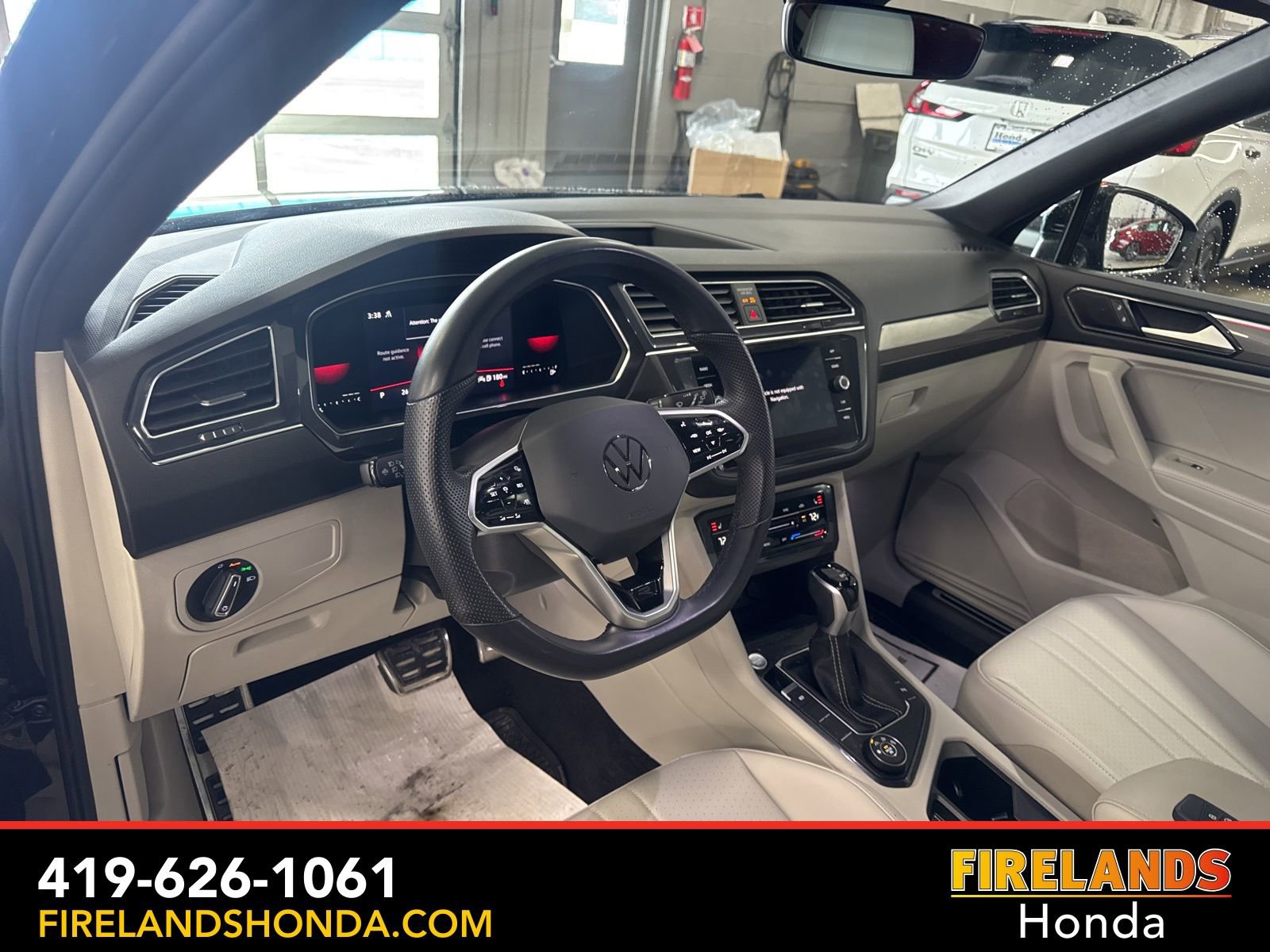 Used 2023 Volkswagen Tiguan SE R-Line image 14