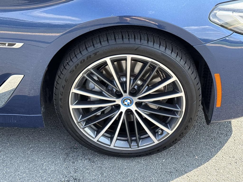Used 2022 BMW 530e xDrive w/ Premium Package AWD/4WD image 14
