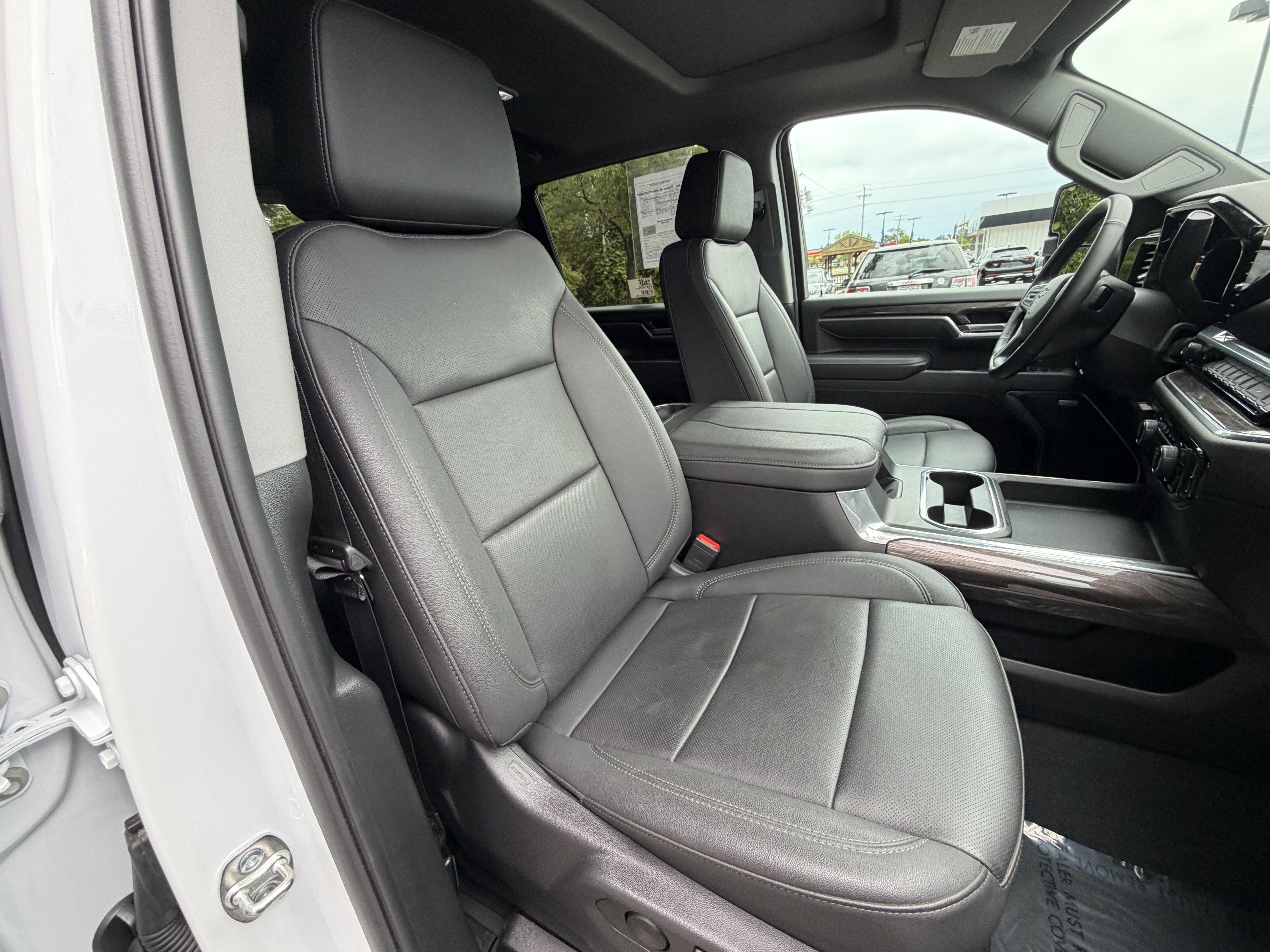 Used 2025 Chevrolet Silverado 2500 LTZ w/ LTZ Plus Package AWD/4WD image 23