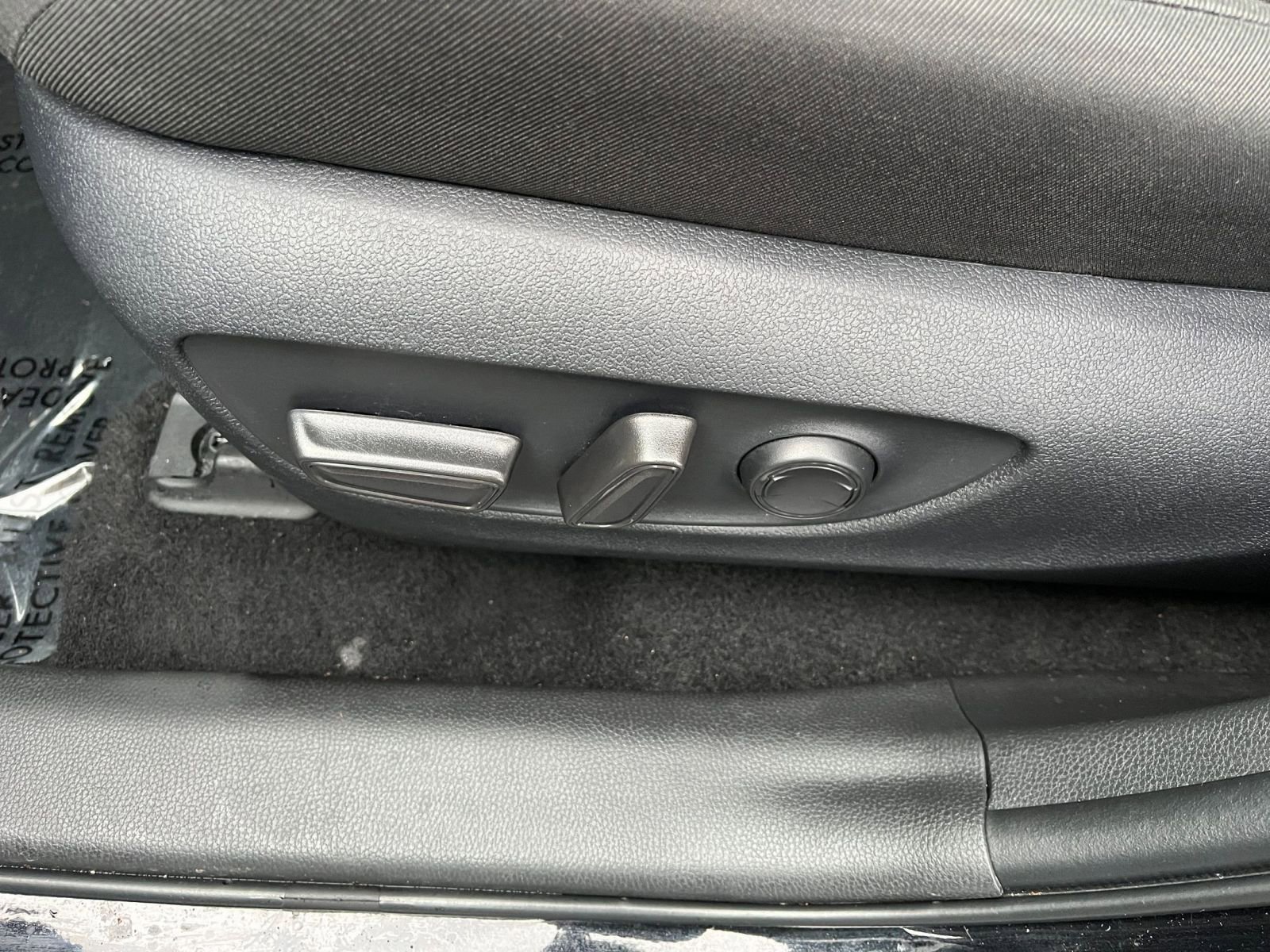 Used 2025 Toyota RAV4 XLE image 23