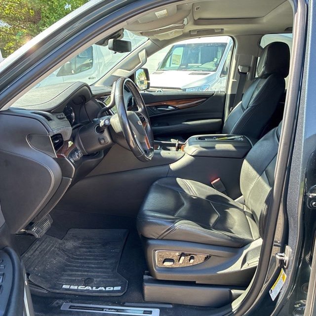 Used 2019 Cadillac Escalade ESV Luxury AWD/4WD image 14