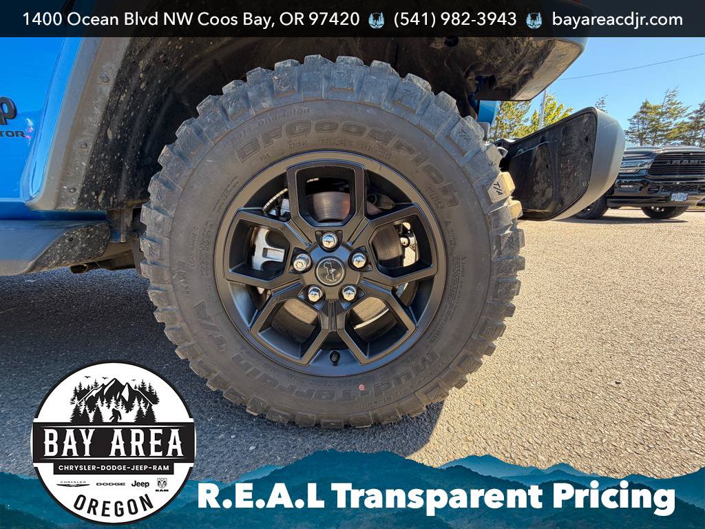 Used 2025 Jeep Gladiator Sport AWD/4WD image 23