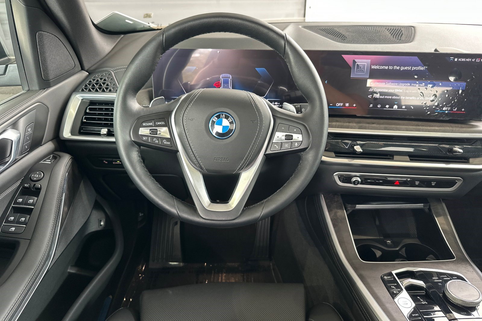 Used 2024 BMW X5 xDrive50e w/ Parking Assistance Package AWD/4WD image 18