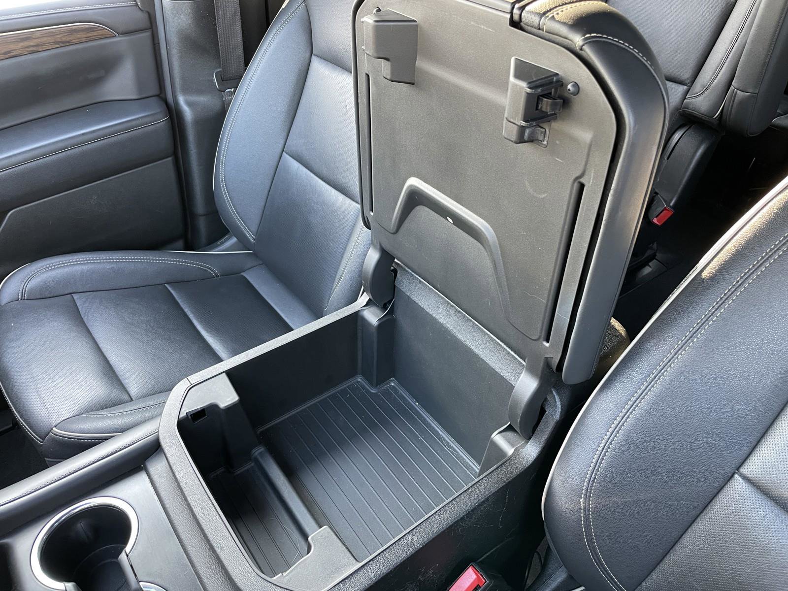 Used 2023 Chevrolet Suburban Premier image 27