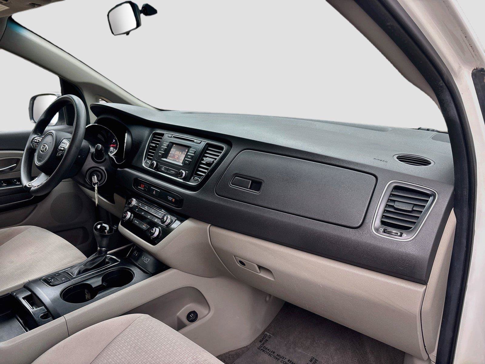 Used 2016 Kia Sedona LX w/ Option Group 020 FWD image 24