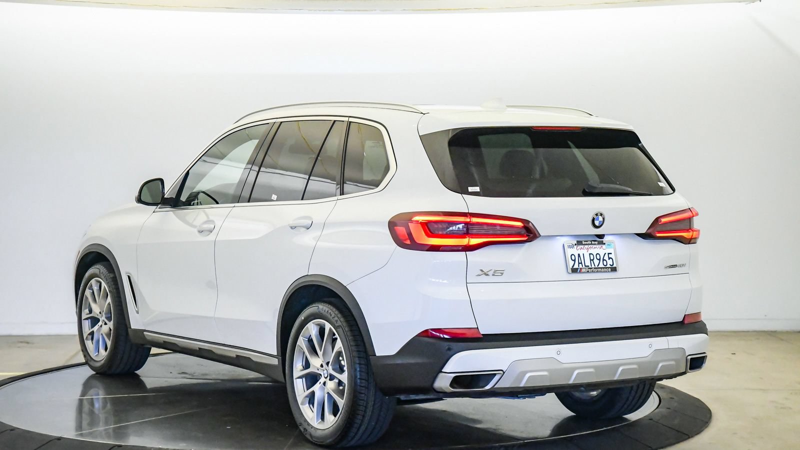Certified 2022 BMW X5 sDrive40i w/ Premium Package RWD image 2