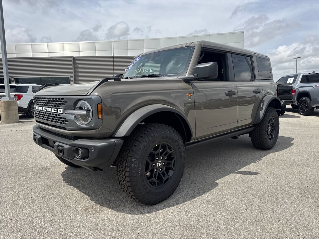 New 2026 Ford Bronco Badlands AWD/4WD video 2
