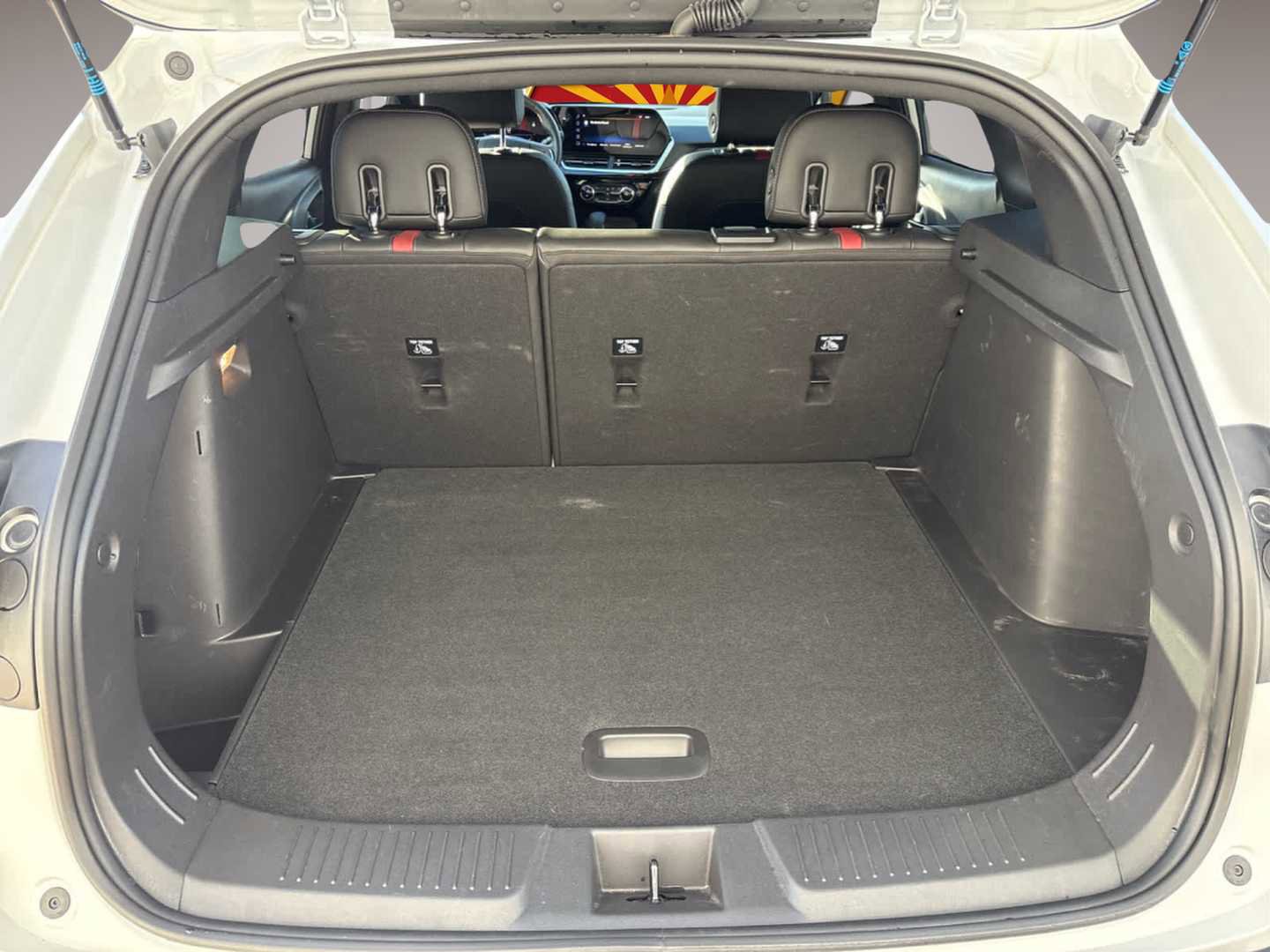 Used 2025 Chevrolet Trax RS w/ Sunroof Package image 18