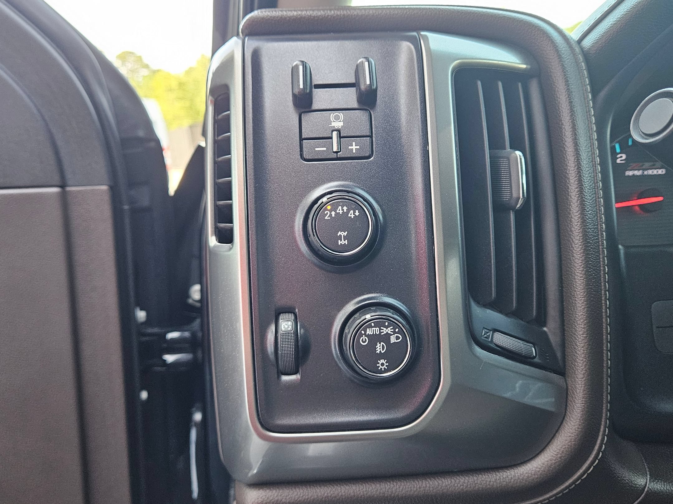 Used 2019 Chevrolet Silverado 2500 LTZ w/ Duramax Plus Package AWD/4WD image 18