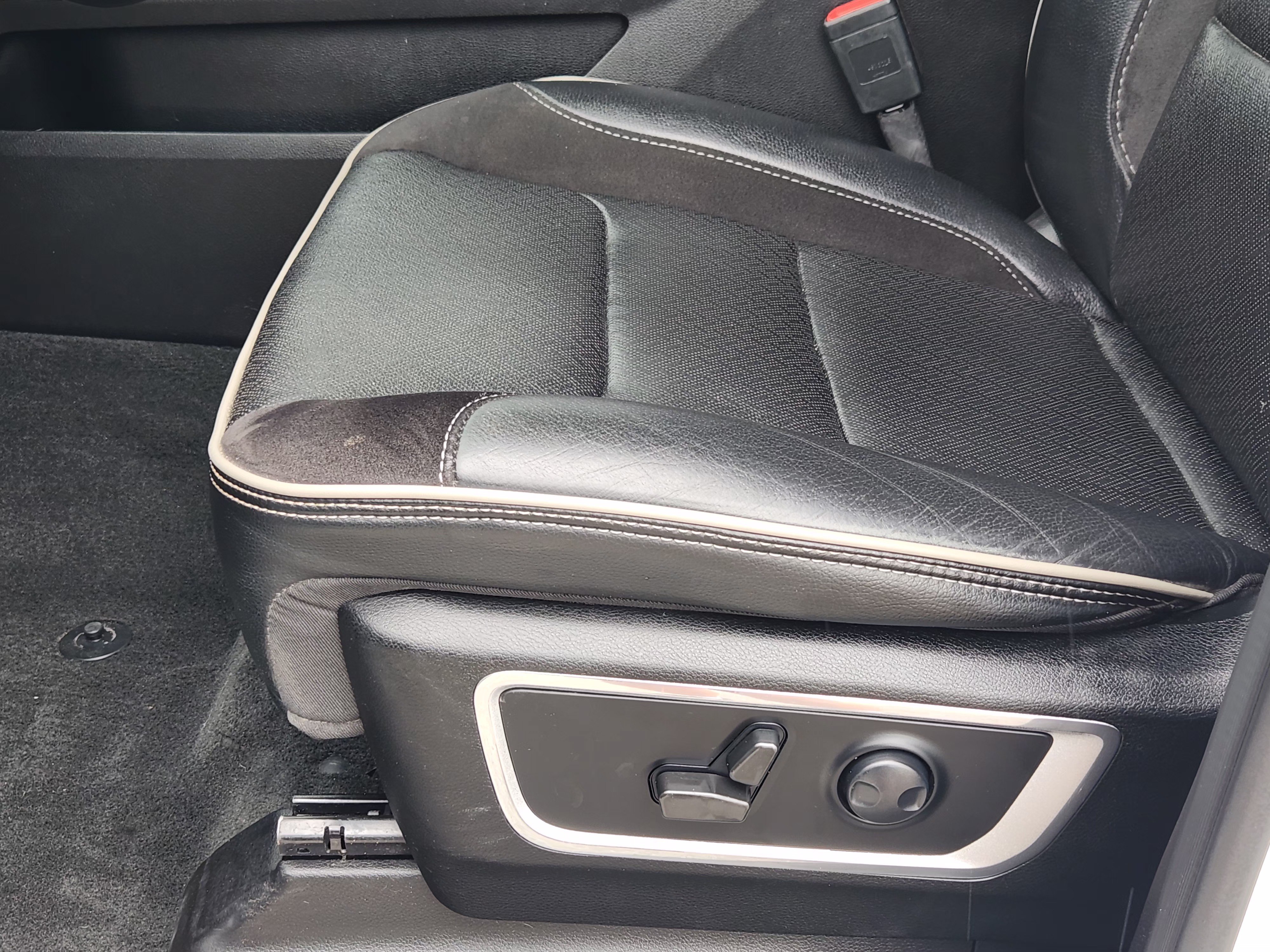 Used 2023 RAM 1500 Laramie AWD/4WD image 27