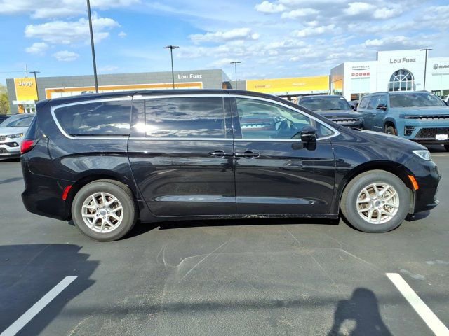 Used 2024 Chrysler Pacifica Touring-L FWD image 28