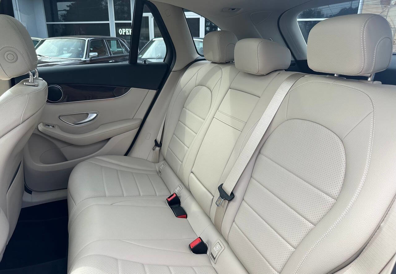 Used 2019 Mercedes-Benz GLC 300 w/ Premium Package image 17