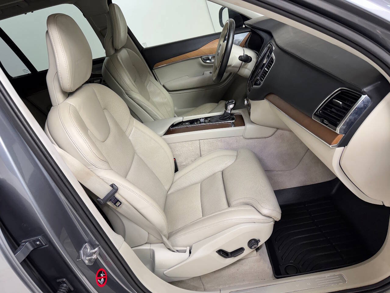 Used 2016 Volvo XC90 T6 Inscription w/ Vision Package AWD/4WD image 43