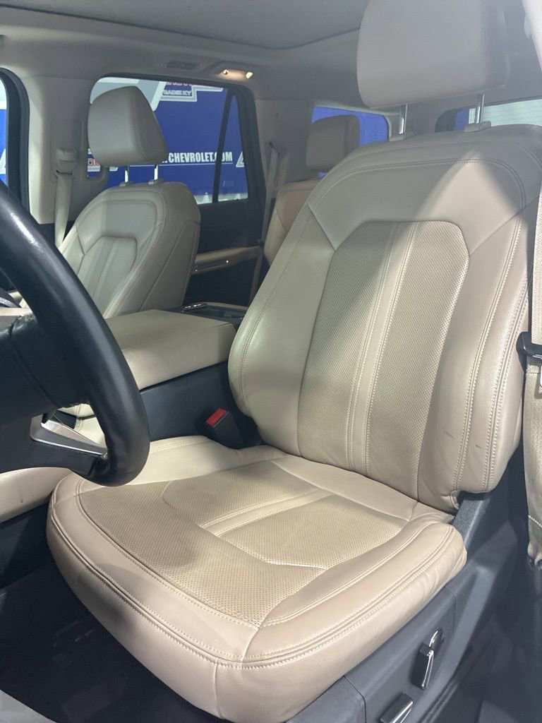 Used 2023 Ford Expedition Limited AWD/4WD image 12