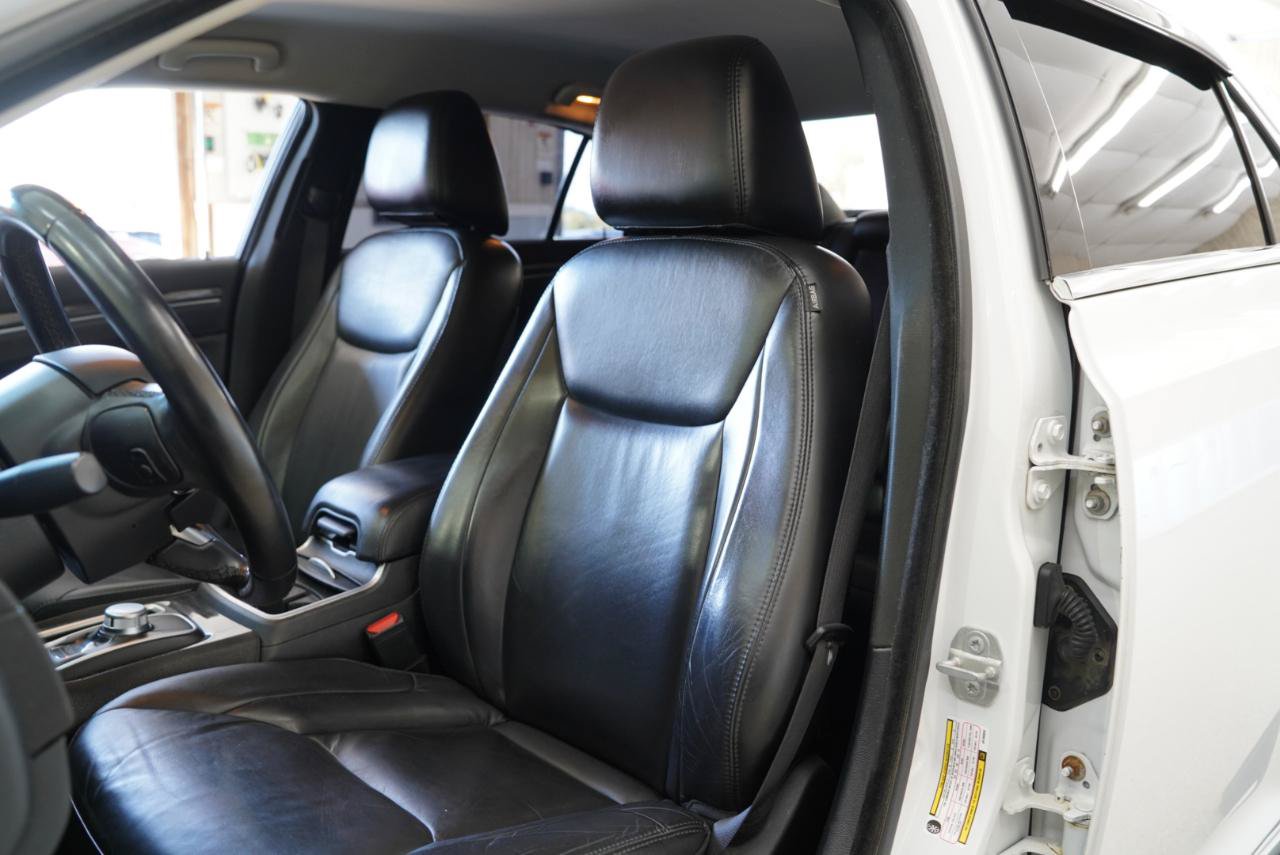Used 2018 Chrysler 300 Touring L RWD image 25