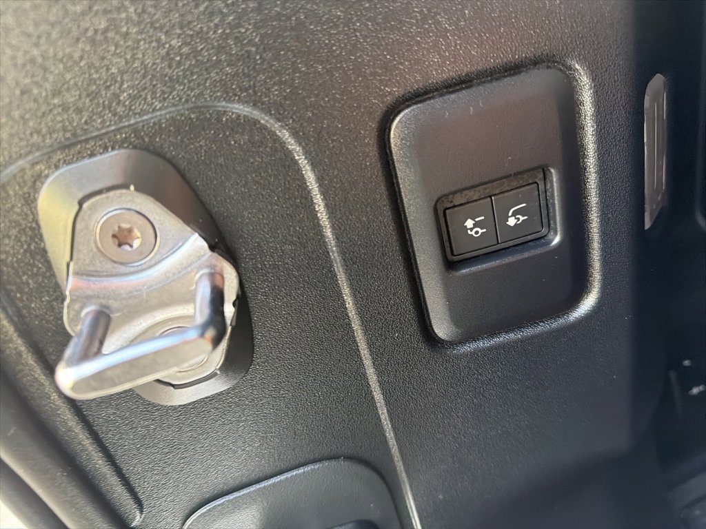 Used 2024 Land Rover Defender 110 S image 7