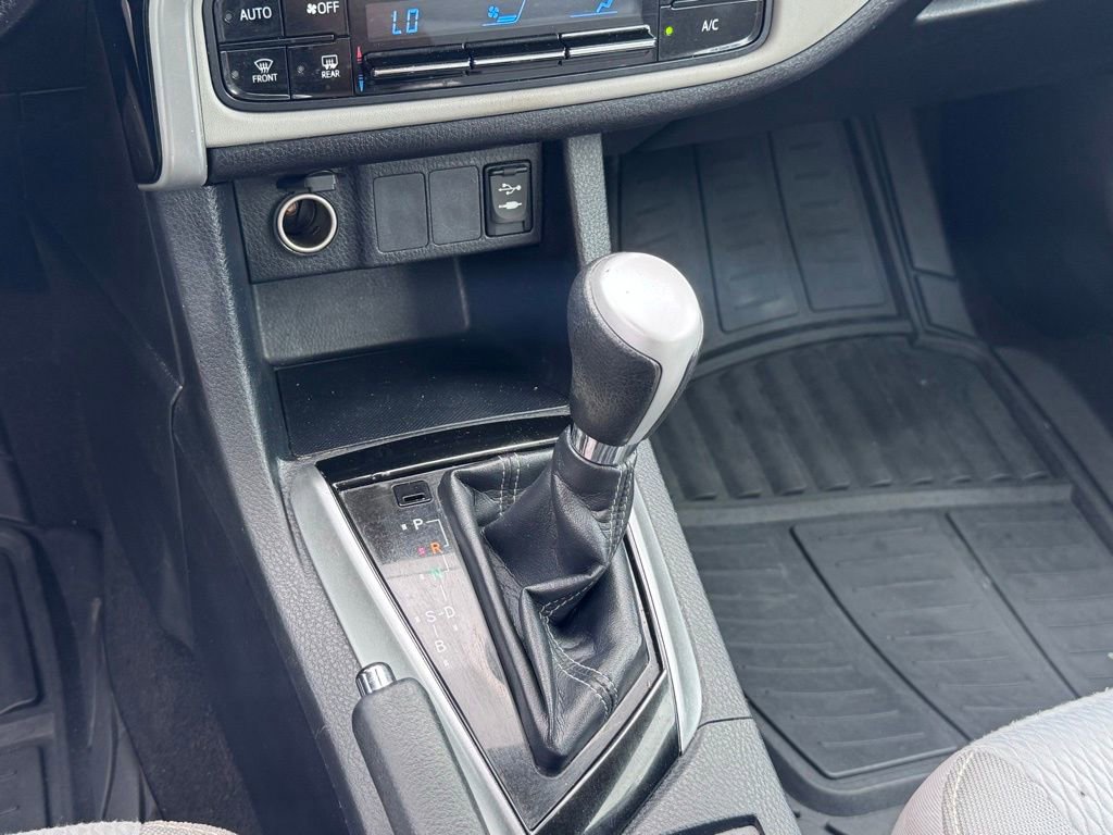 Used 2017 Toyota Corolla LE FWD image 19