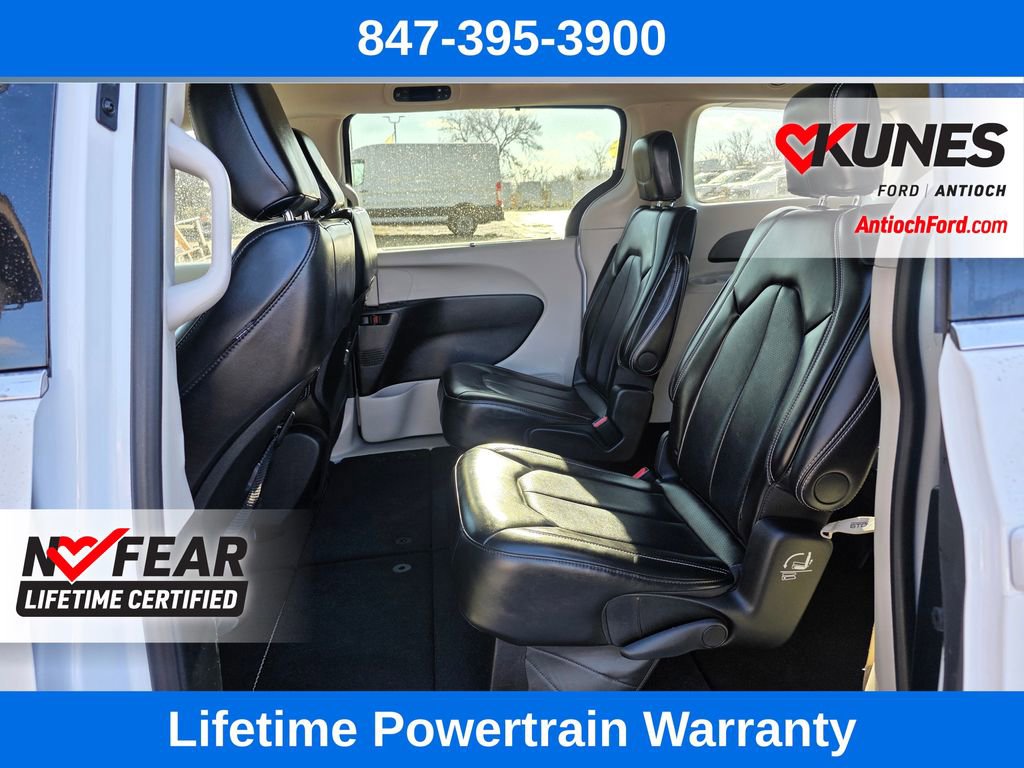 Used 2024 Chrysler Pacifica Touring-L FWD image 19