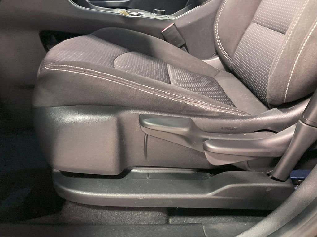 Used 2022 GMC Terrain SLE image 18