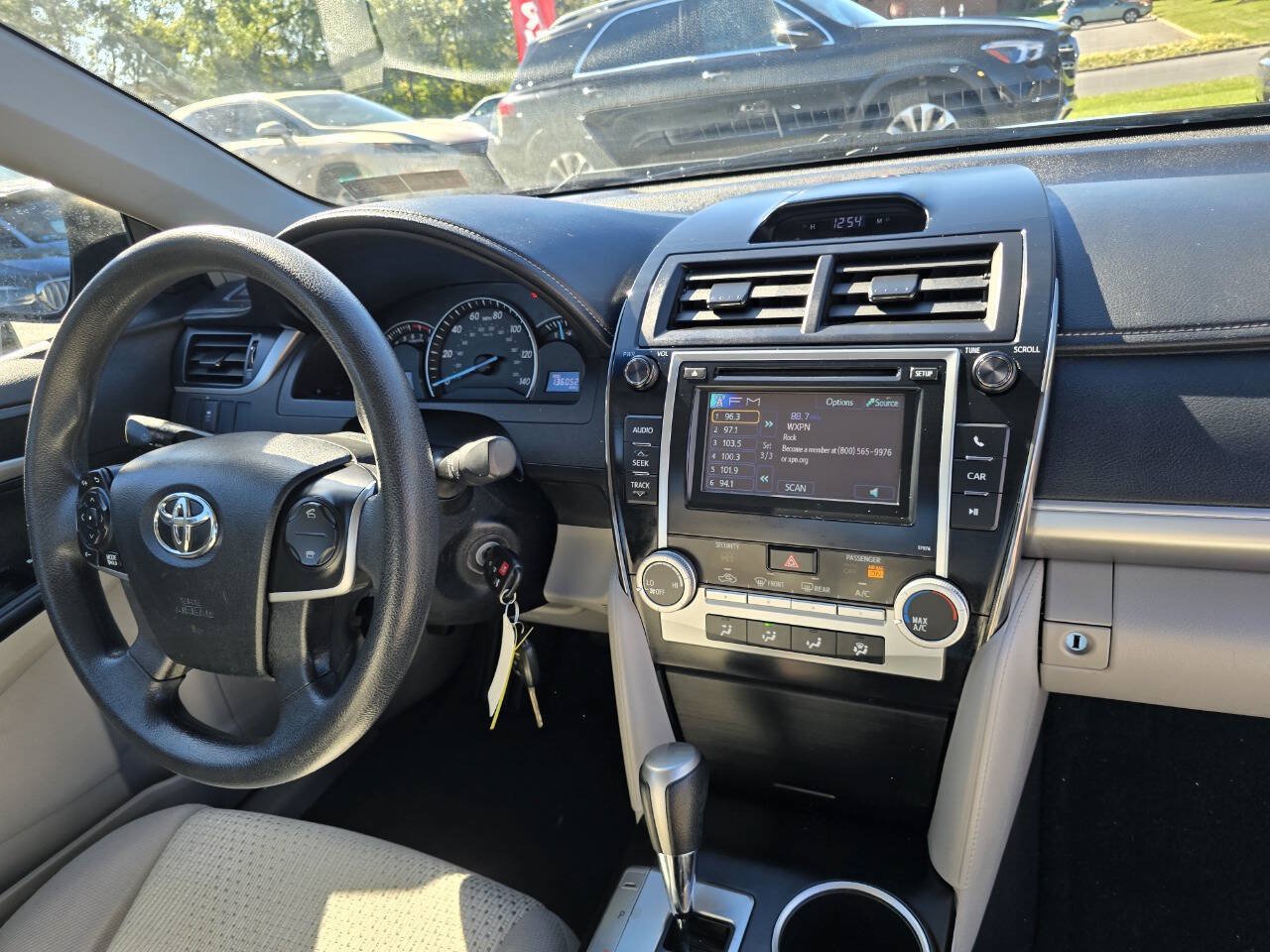 Used 2013 Toyota Camry LE FWD image 29
