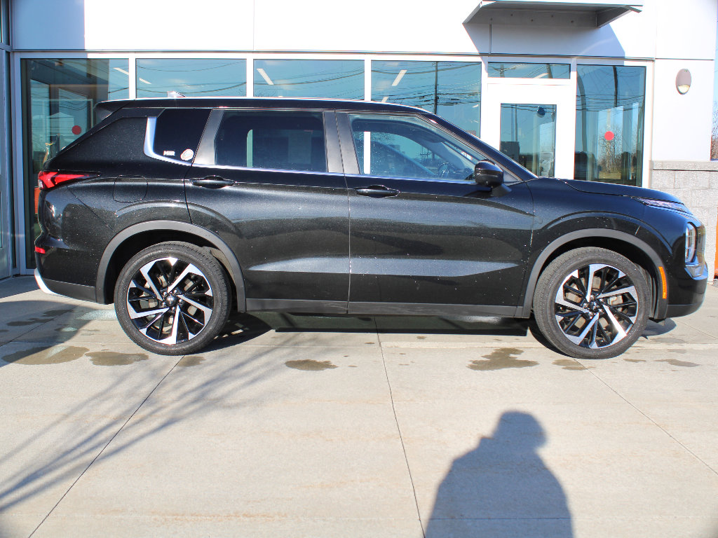 Used 2022 Mitsubishi Outlander SE image 4