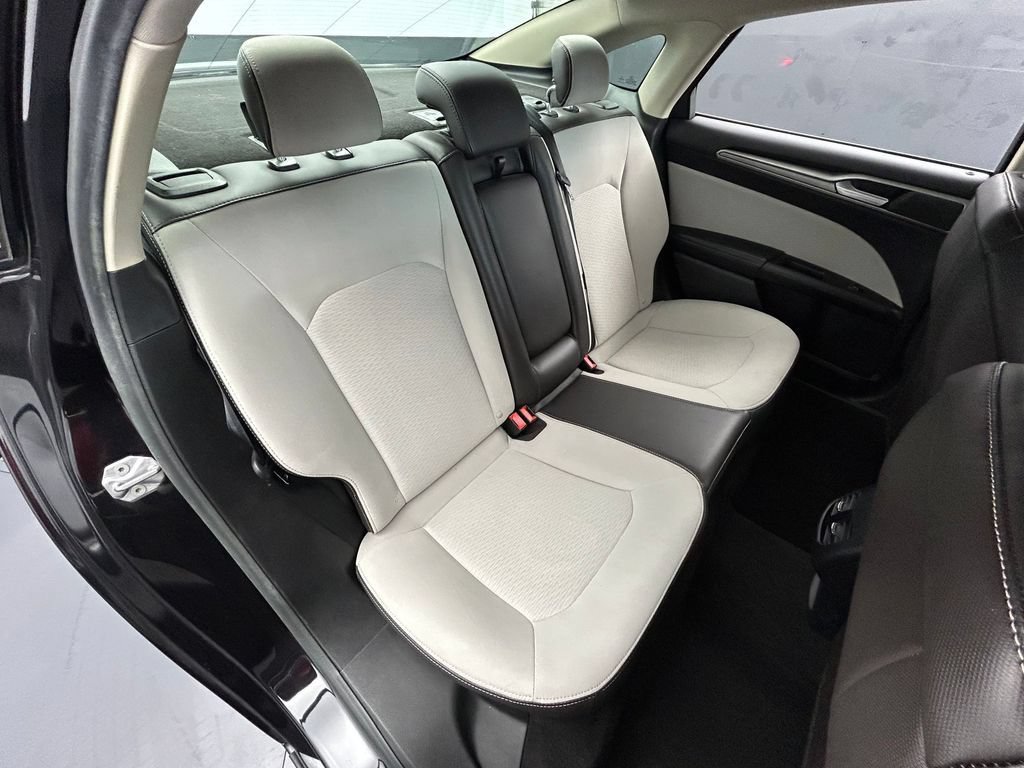 Used 2019 Ford Fusion SE w/ Equipment Group 151A FWD image 11