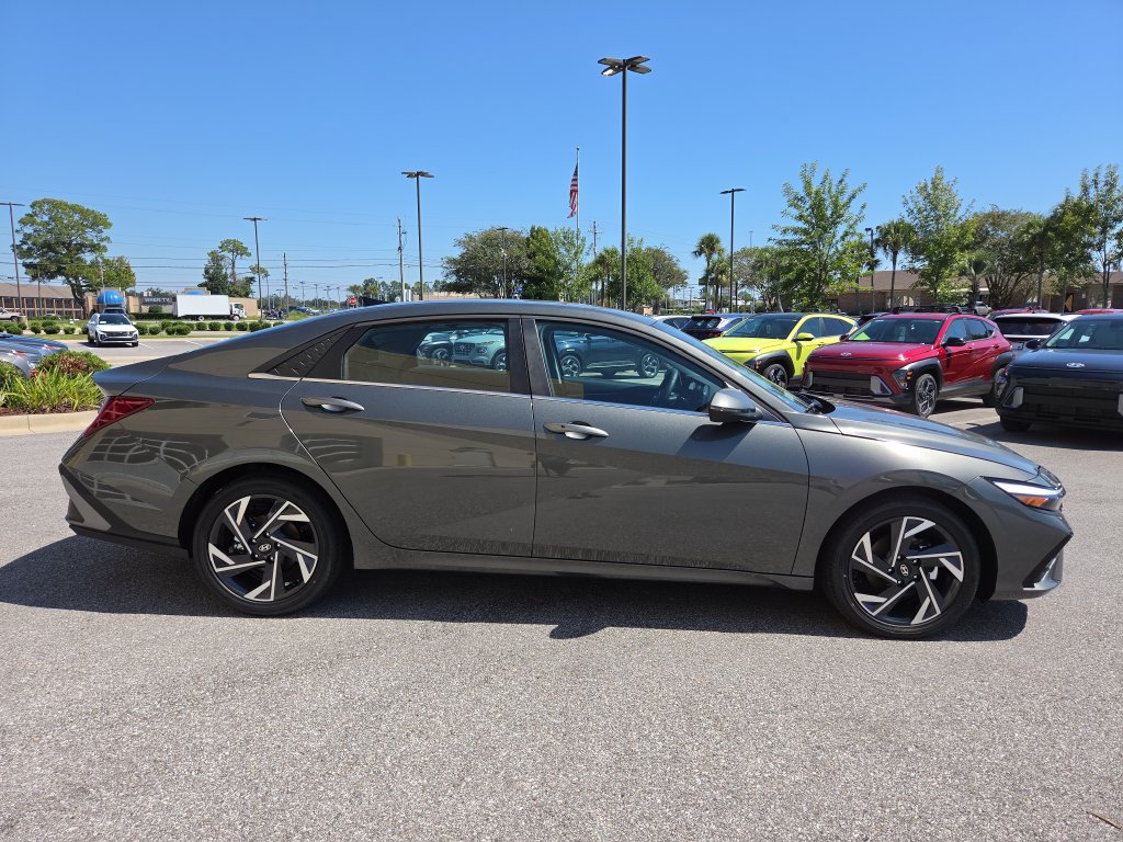 New 2026 Hyundai Elantra Limited FWD image 9