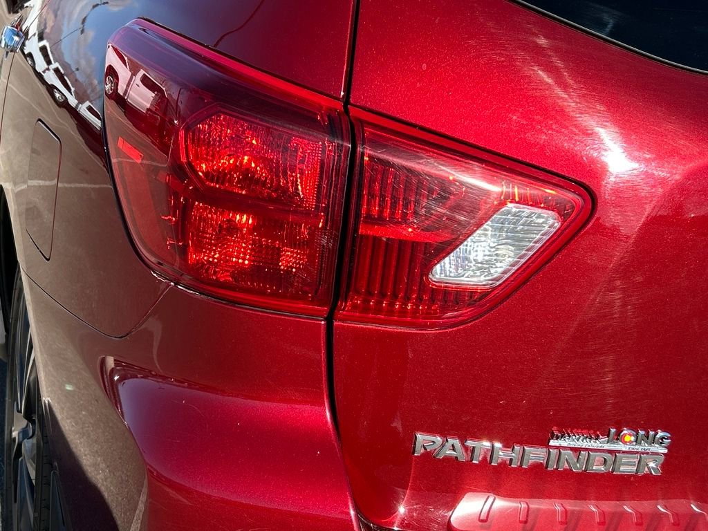 Used 2020 Nissan Pathfinder Platinum image 34