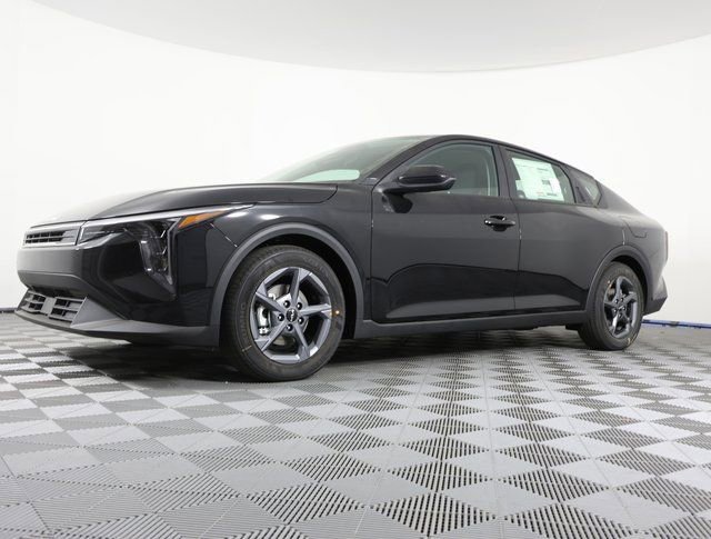 Certified 2025 Kia K4 LXS image 1