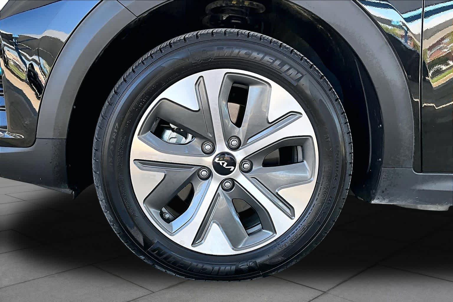 Used 2022 Kia Niro EX FWD image 10