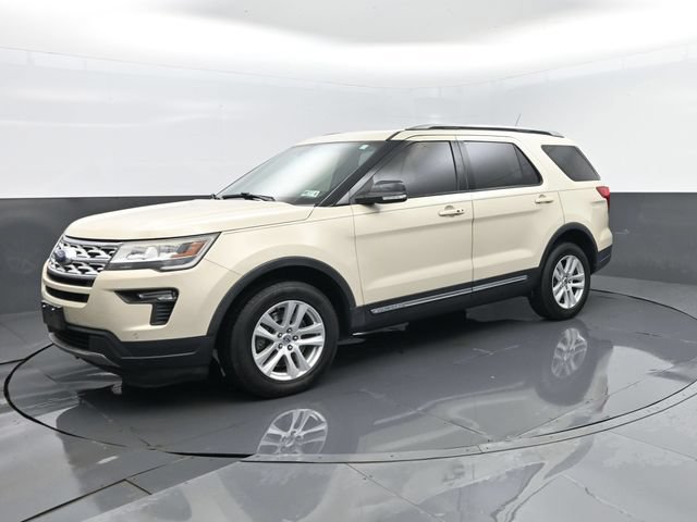 Used 2018 Ford Explorer XLT w/ Equipment Group 202A AWD/4WD image 2