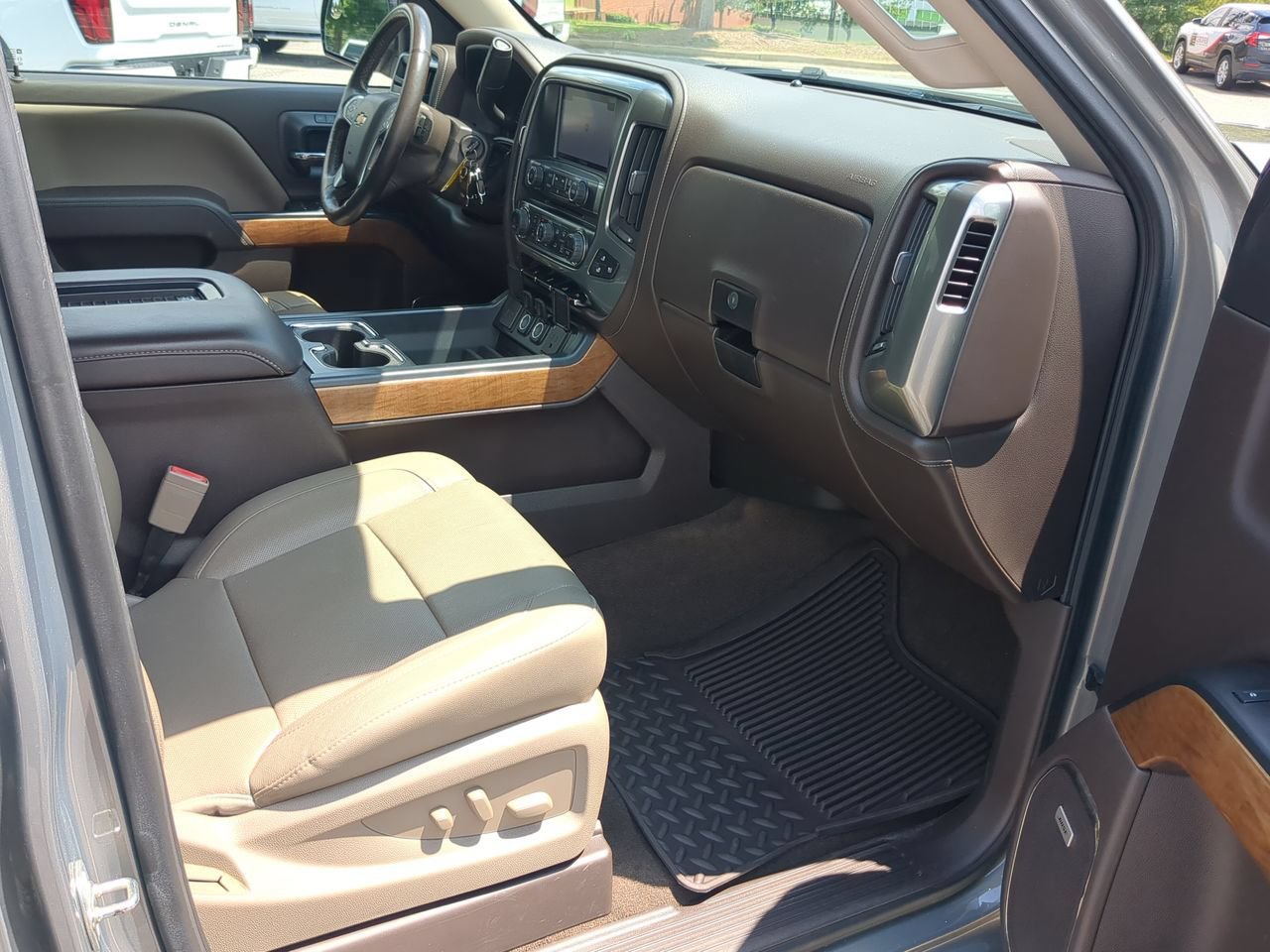 Used 2017 Chevrolet Silverado 1500 LTZ w/ Sport Package AWD/4WD image 28