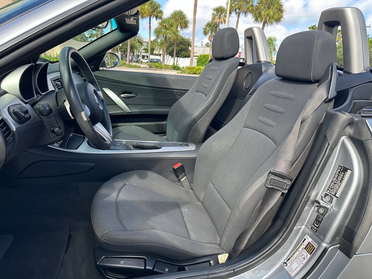 Used 2006 BMW Z4 3.0i RWD image 23