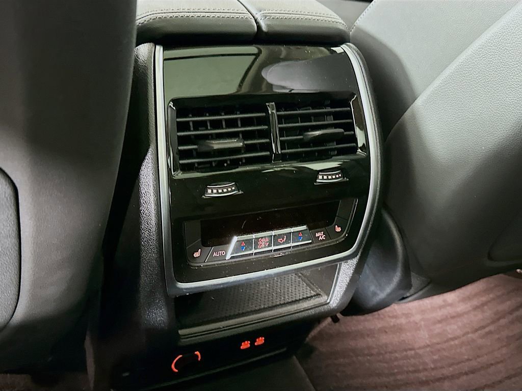 Used 2025 BMW X7 xDrive40i image 33