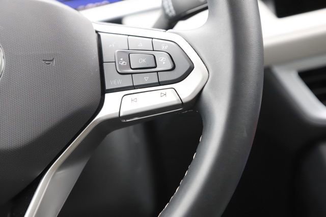 Used 2025 Volkswagen Taos SE w/ Panoramic Sunroof Package image 21