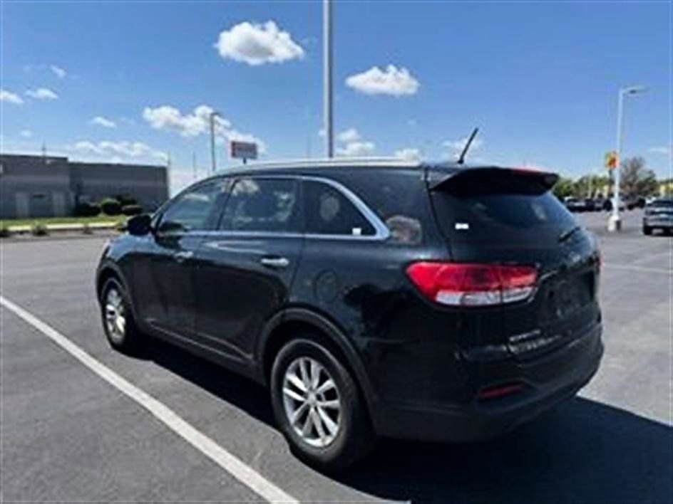 Used 2017 Kia Sorento FWD image 3
