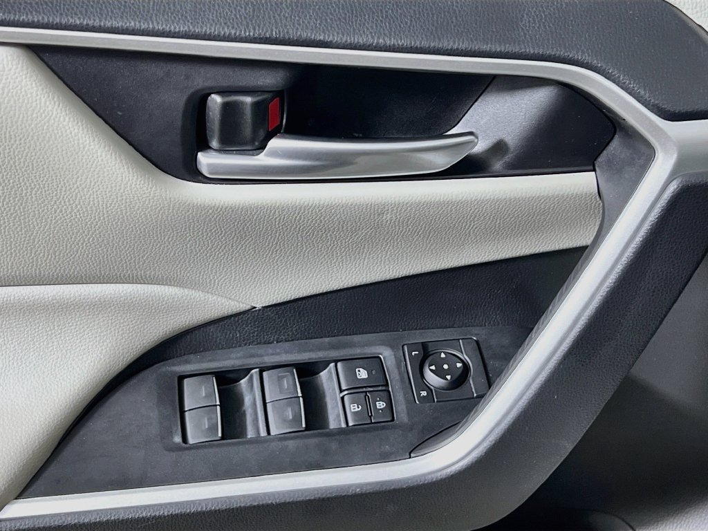 Used 2024 Toyota RAV4 XLE w/ Convenience Package FWD image 14
