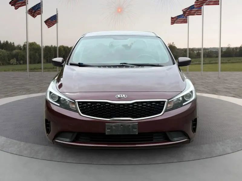 Used 2018 Kia Forte LX image 2