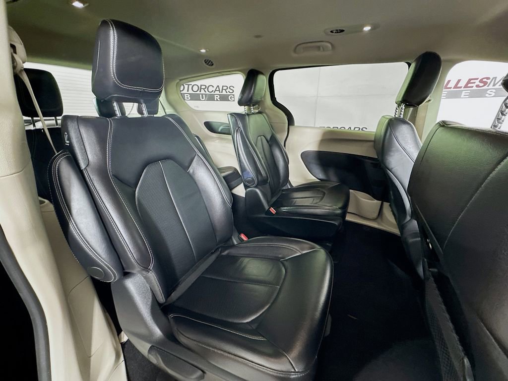 Used 2022 Chrysler Pacifica Touring-L FWD image 28