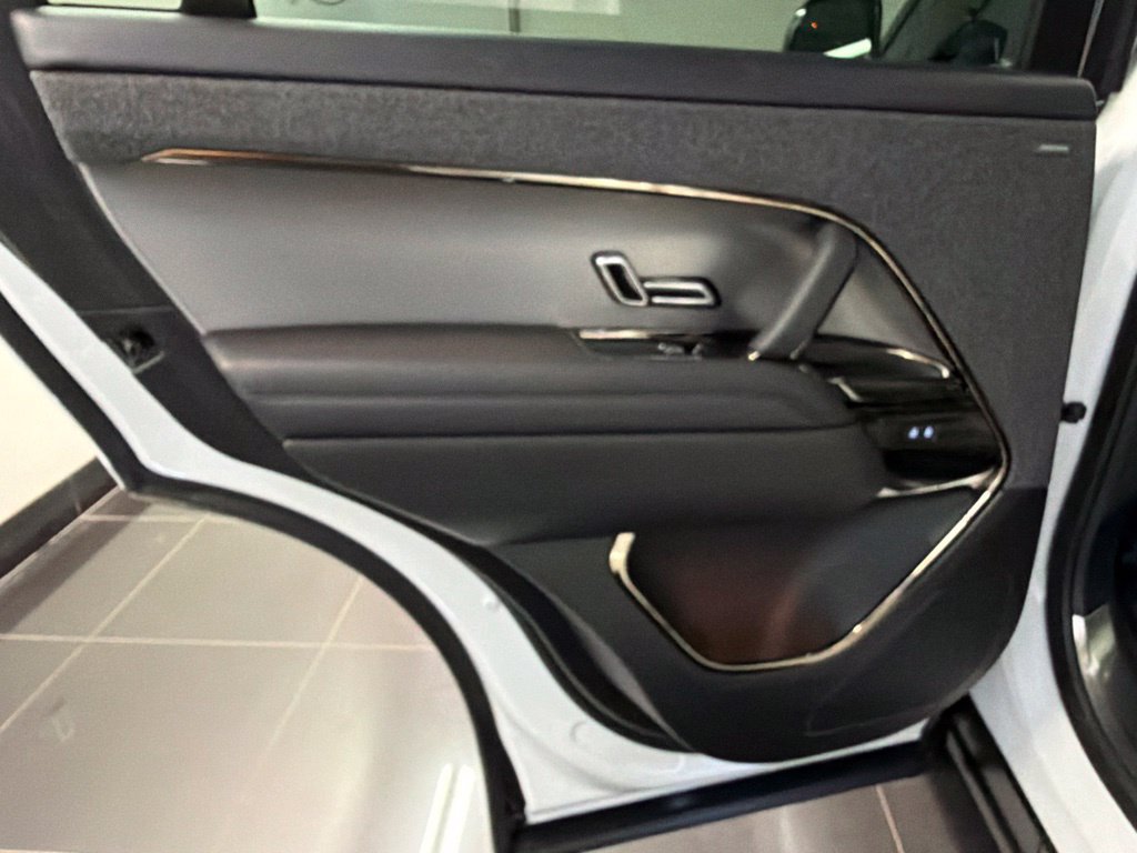 Used 2024 Land Rover Range Rover Sport SE AWD/4WD image 32