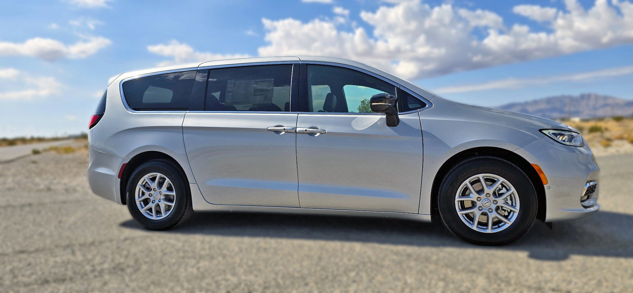 New 2026 Chrysler Pacifica Select image 3