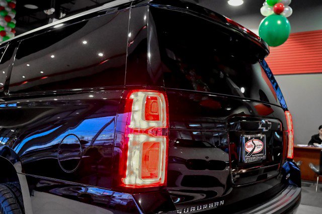 Used 2020 Chevrolet Suburban LT image 12