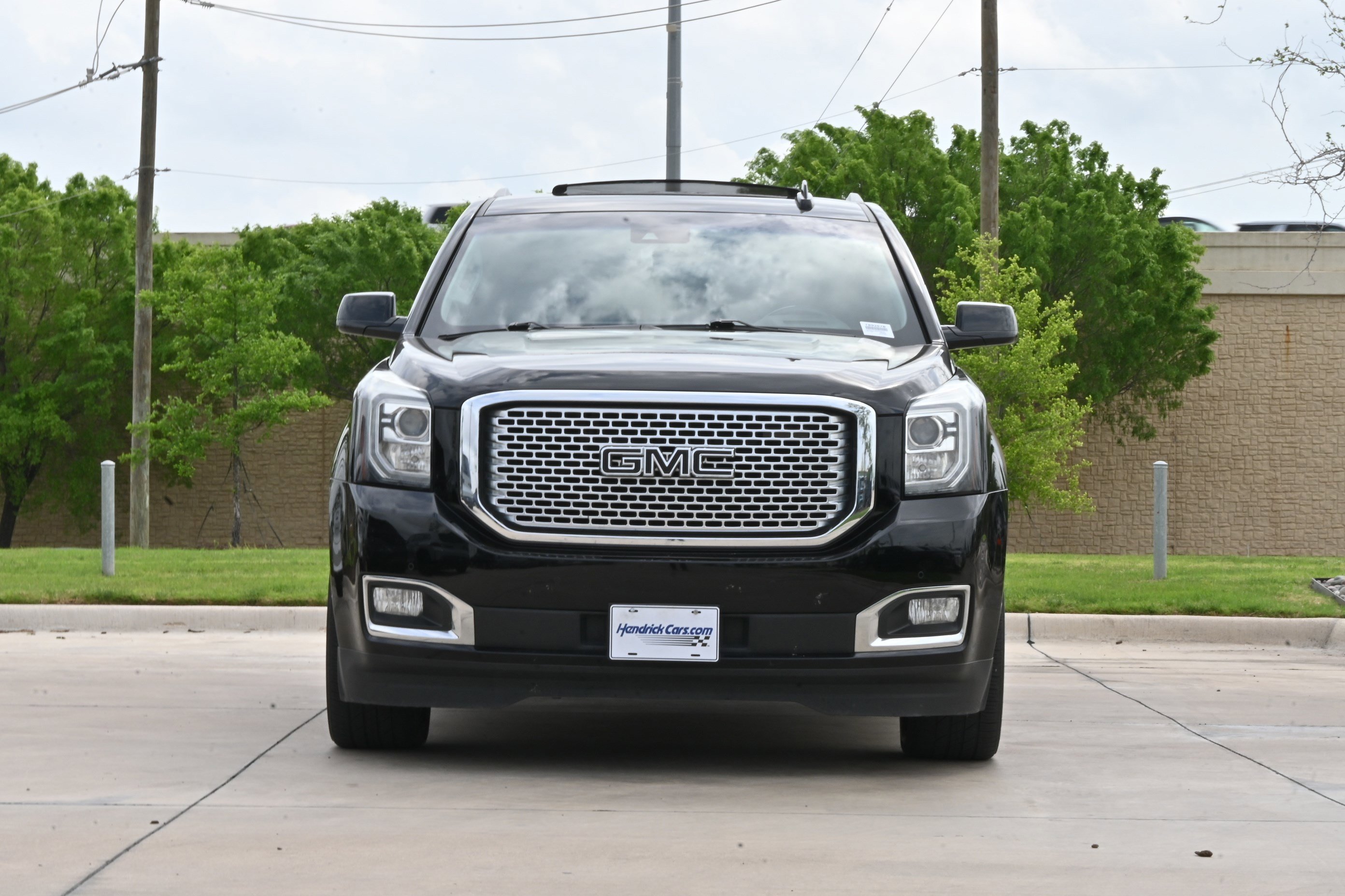 Used 2016 GMC Yukon Denali w/ Open Road Package image 3