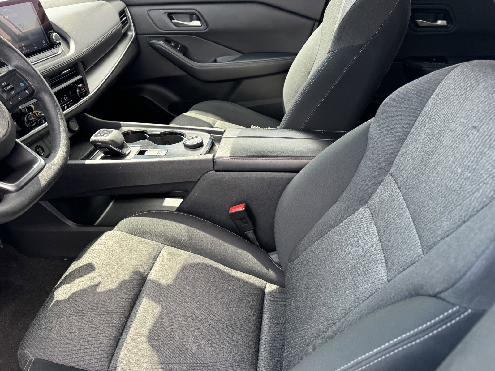 Used 2024 Nissan Rogue SV image 13