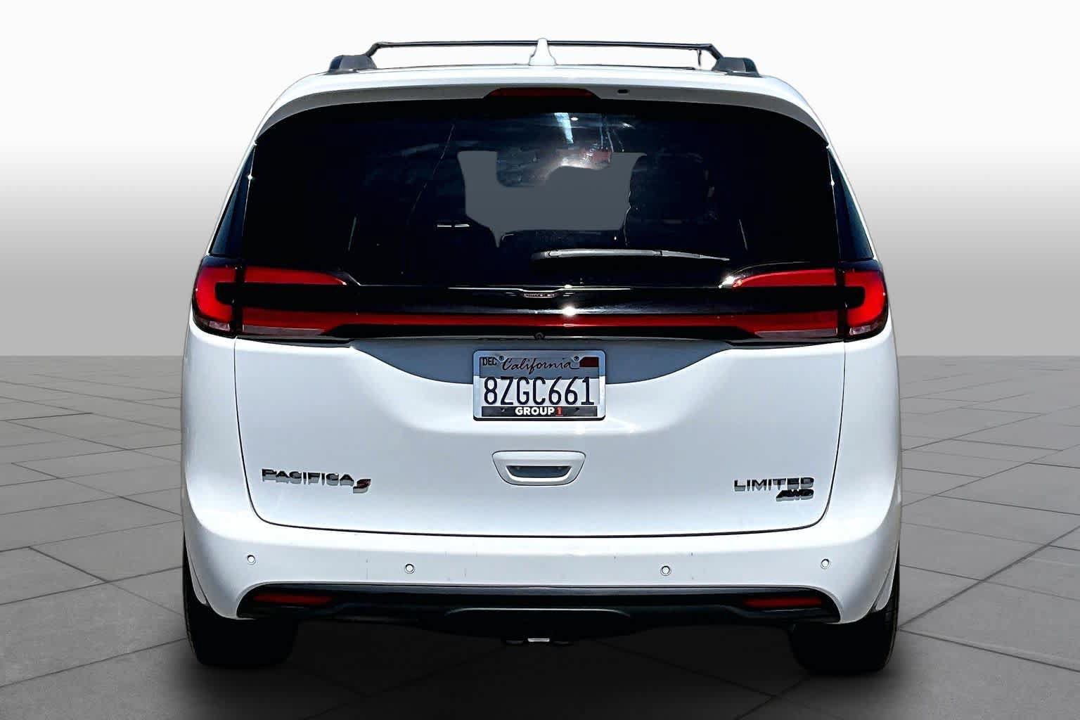 Used 2021 Chrysler Pacifica Limited AWD/4WD image 4