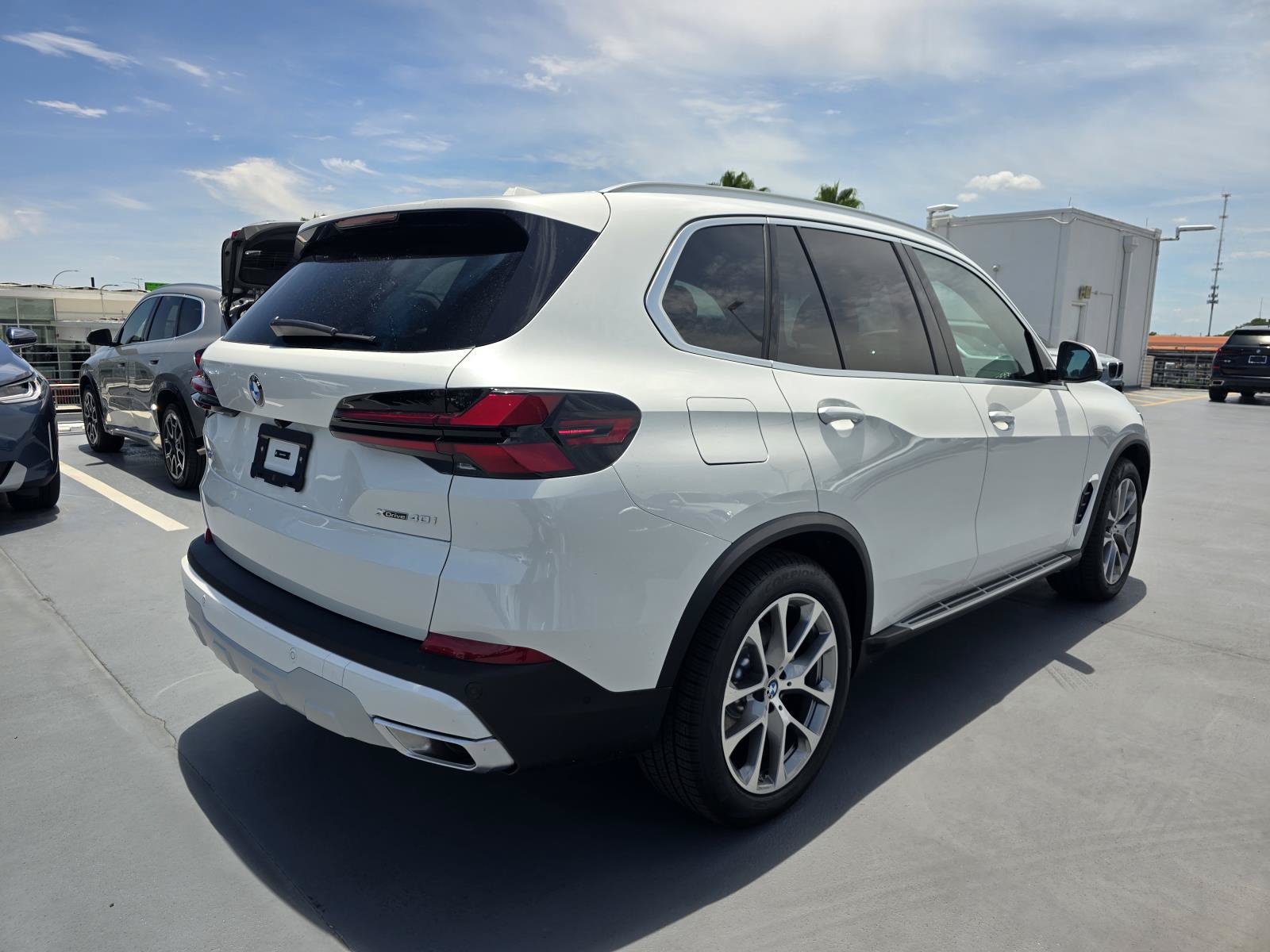 New 2026 BMW X5 xDrive40i w/ Premium Package AWD/4WD image 3