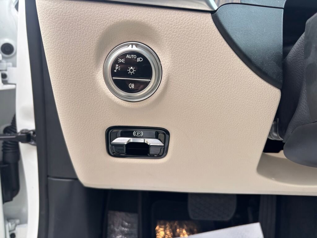 Used 2025 Mercedes-Benz C 300 4MATIC Sedan image 21